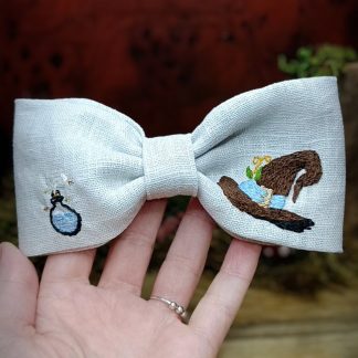 Barrette brodée main – Chapeau de sorcier & fiole magique