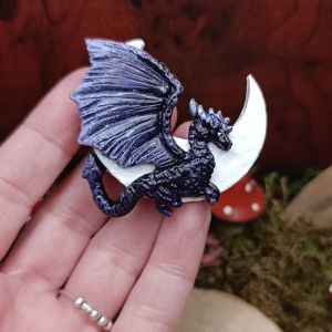 Pince crocodile Dragon améthyste sur lune blanche – fait main