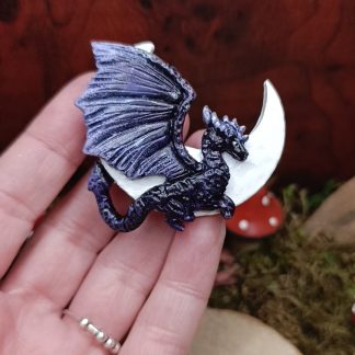 Pince crocodile Dragon améthyste sur lune blanche - fait main