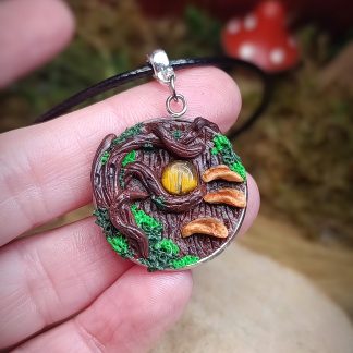 Pendentif les sous bois mystérieux avec pierre oeil de tigre