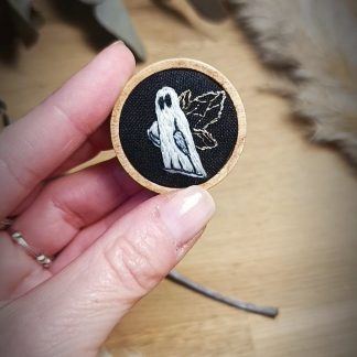 Broche broderie fantôme phosphorescent