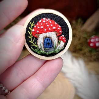 Broche broderie maison champignon