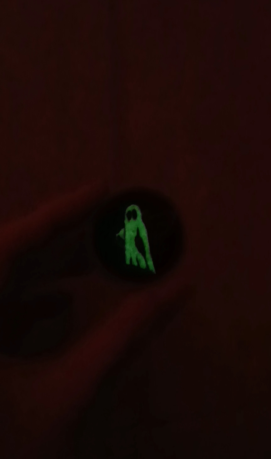 Broche broderie fantôme phosphorescent – Image 3