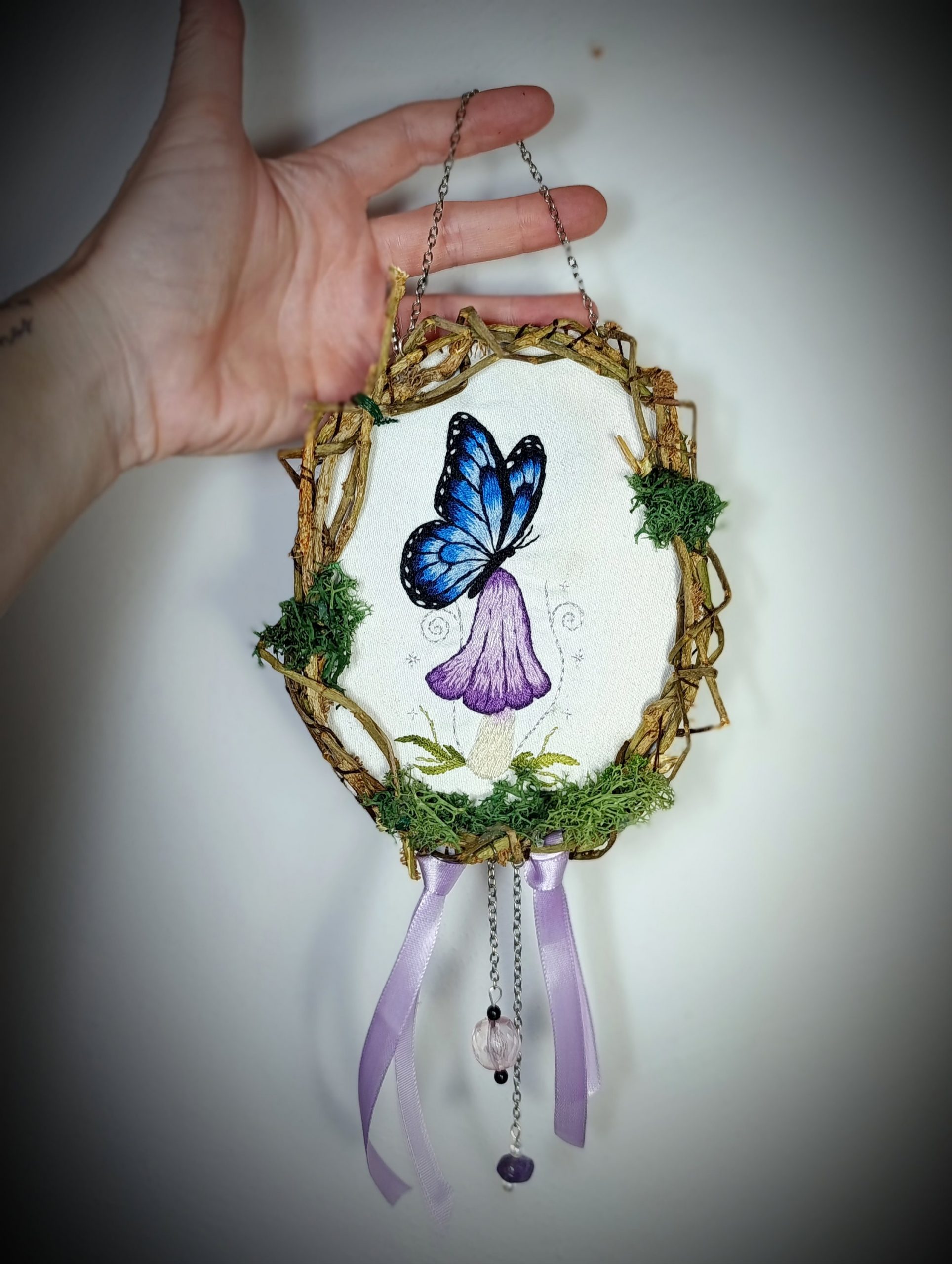 Couronne à suspendre Broderie "Papillon dans forêt enchantée" – Image 5
