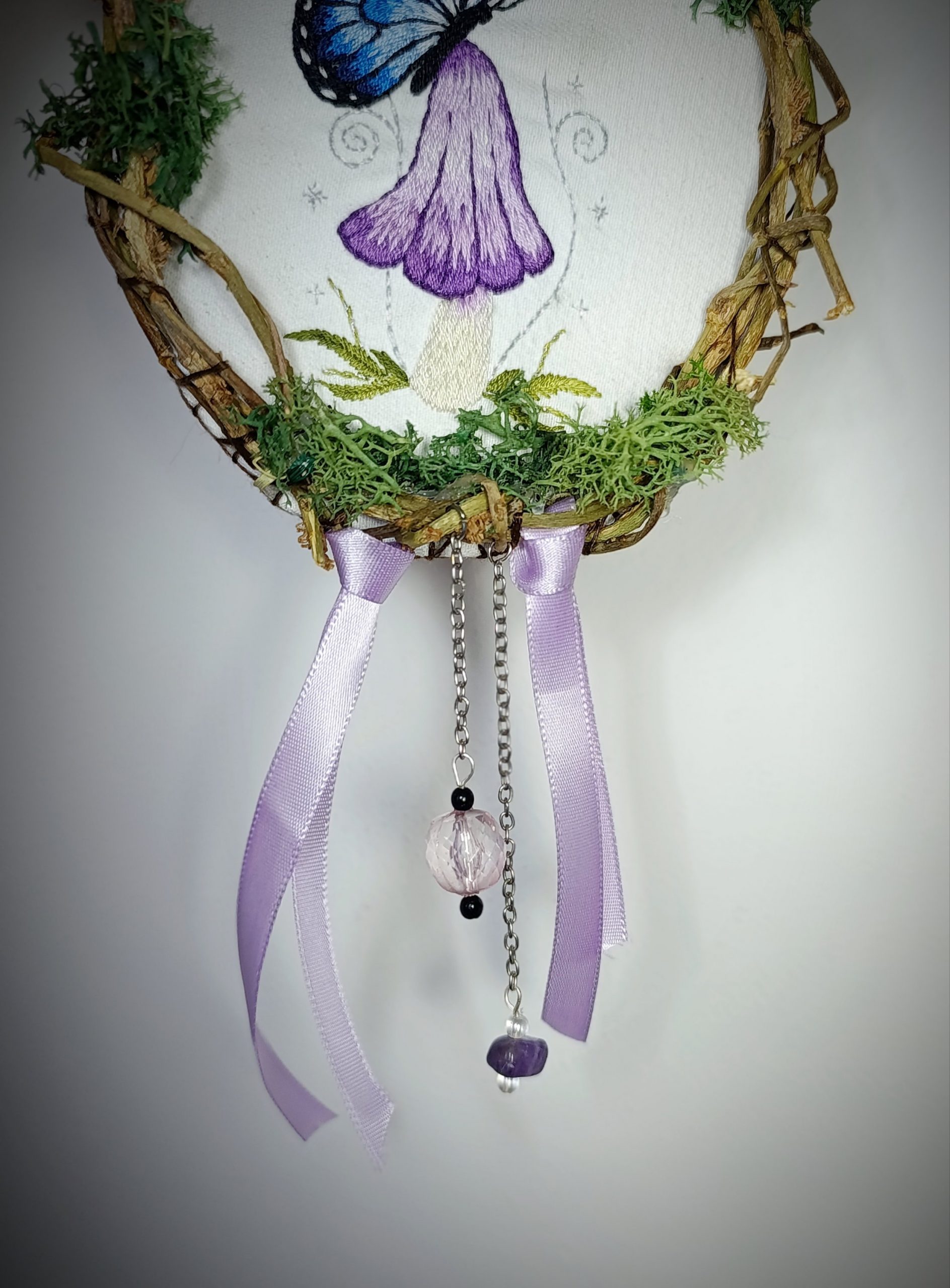Couronne à suspendre Broderie "Papillon dans forêt enchantée" – Image 4