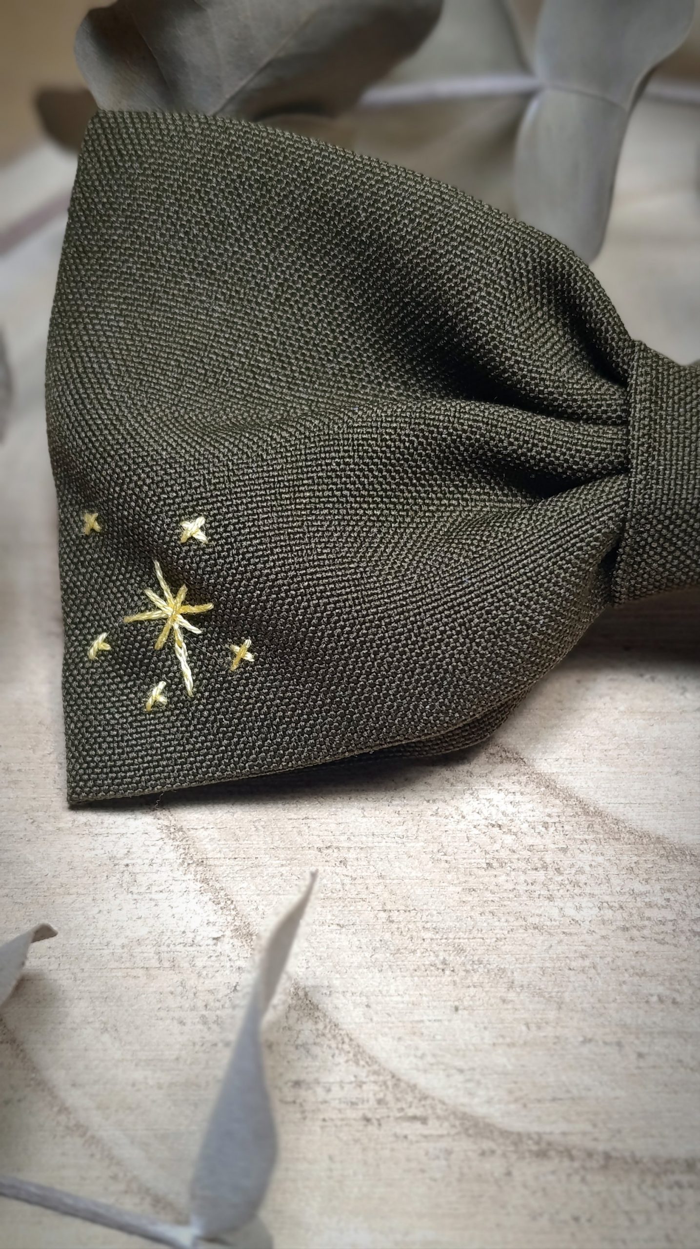 Barrette noeud brodée main - Papillon de nuit - Luna Moth – Image 4
