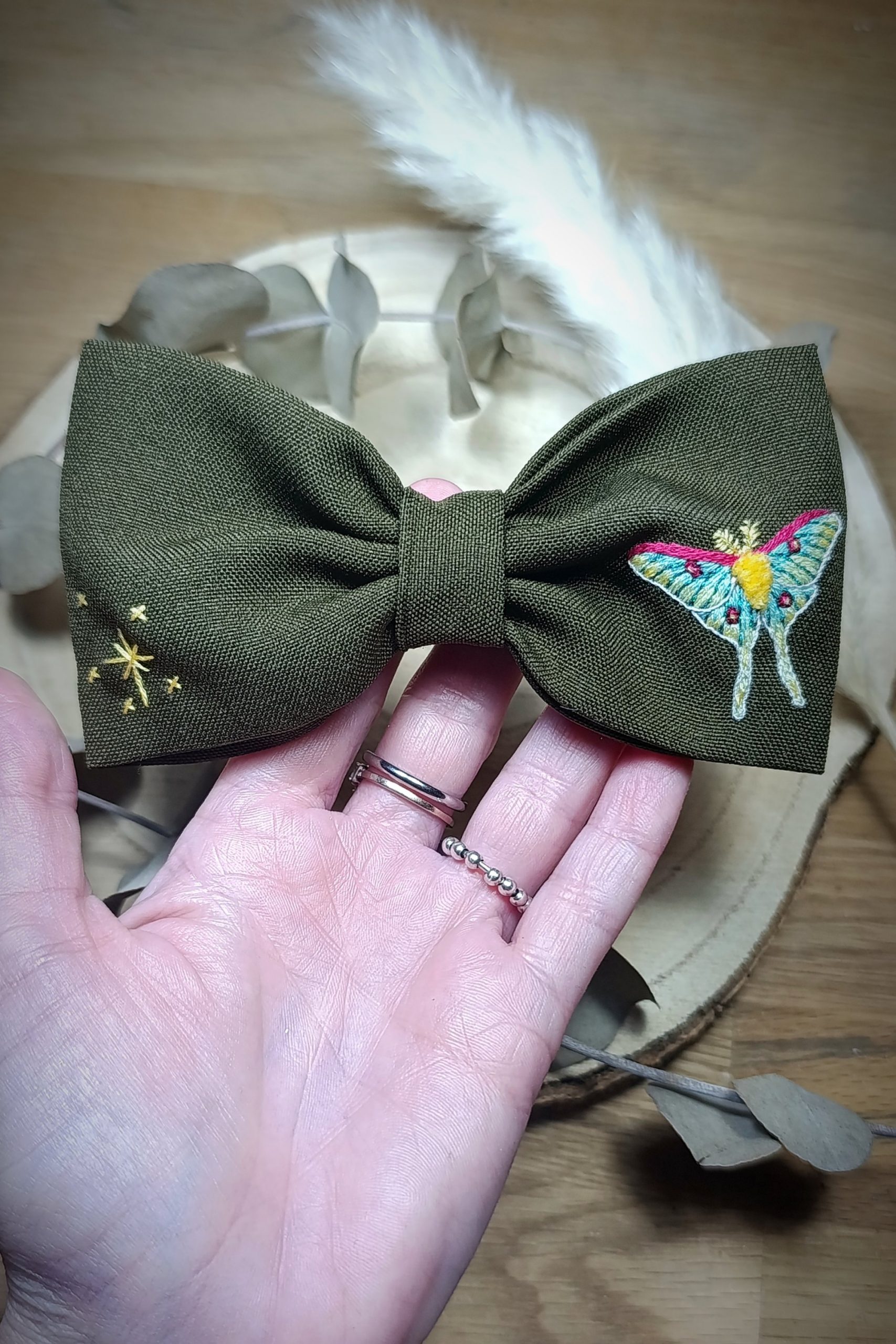 Barrette noeud brodée main - Papillon de nuit - Luna Moth