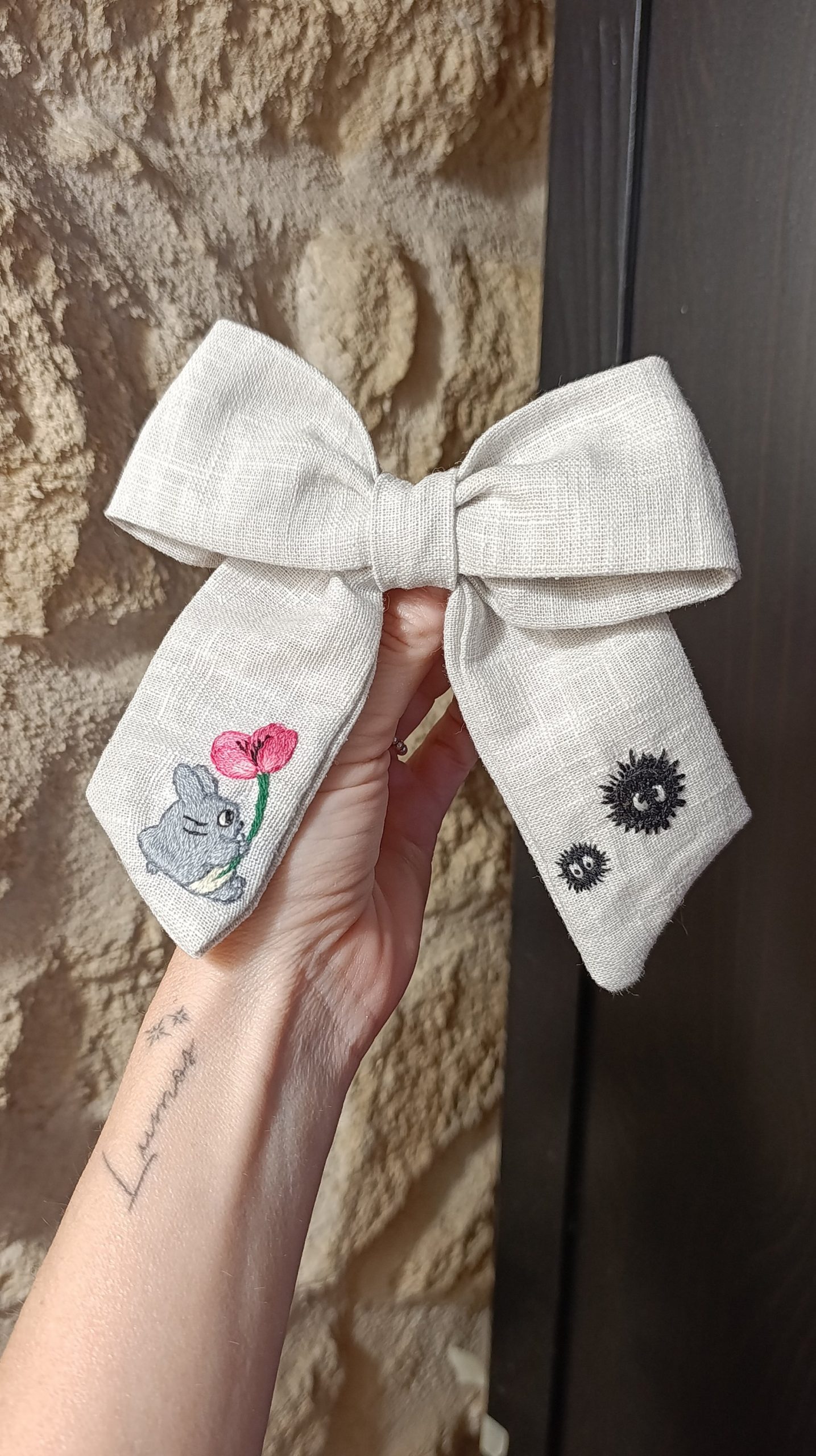 Barrette noeud brodée main - Totoro et noiraudes