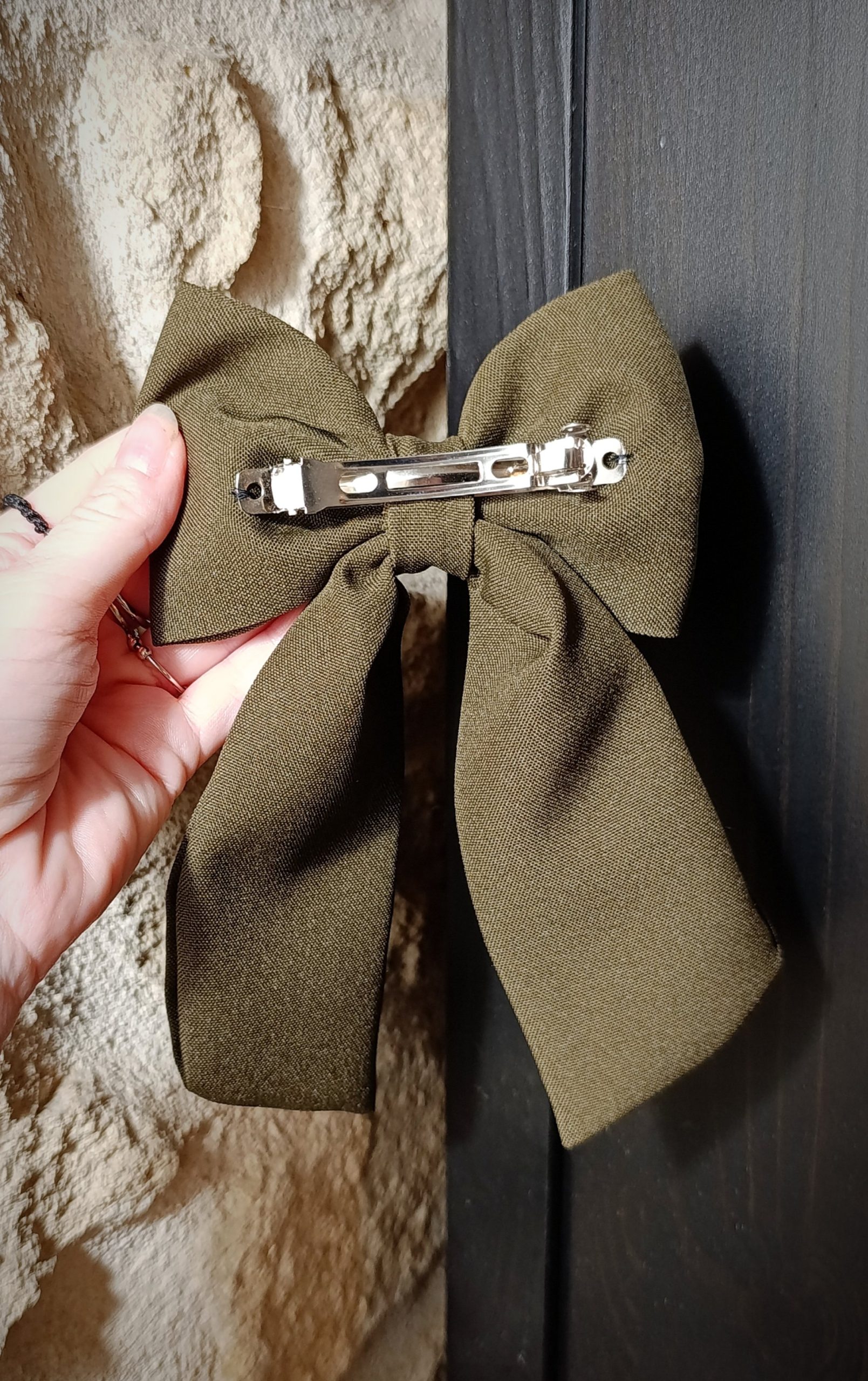 Barrette nœud broderie Dragon & étoiles phosphorescentes – Image 6