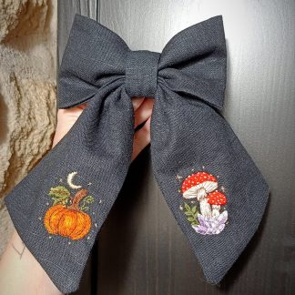 Barrette noeud brodée main - Citrouille et champignons enchantés