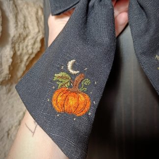 Vue de profil de la barrette noeud en tissu fait main