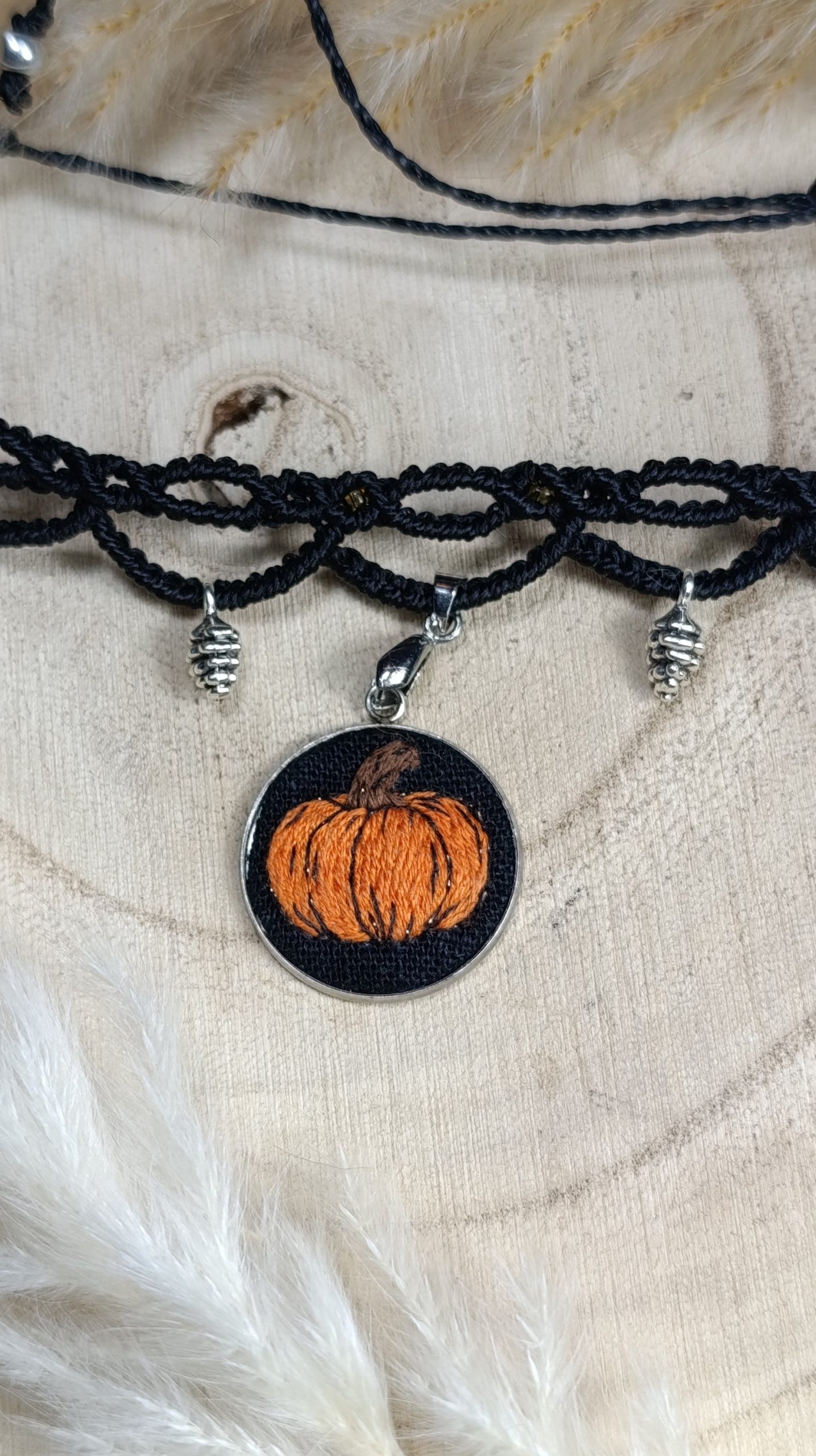 Choker "Les Trésors de l'Automne" - micro macramé et broderie