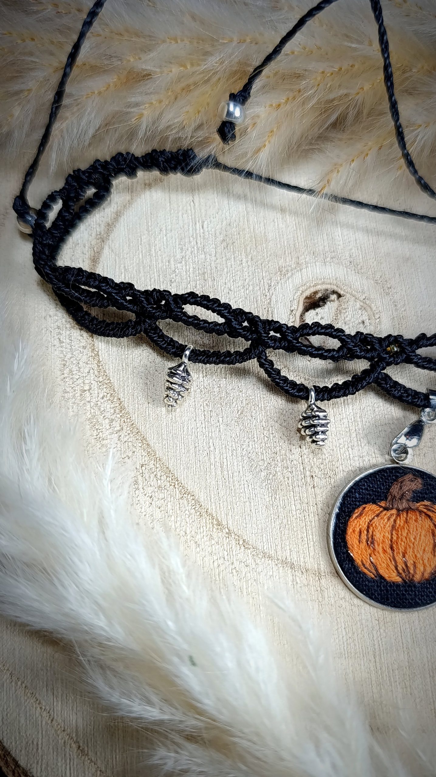 Choker "Les Trésors de l'Automne" - micro macramé et broderie – Image 4