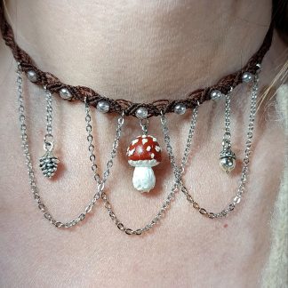 Choker micro macramé avec pendentif champignon en pâte polymère