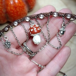 Choker micro macramé avec pendentif champignon en pâte polymère