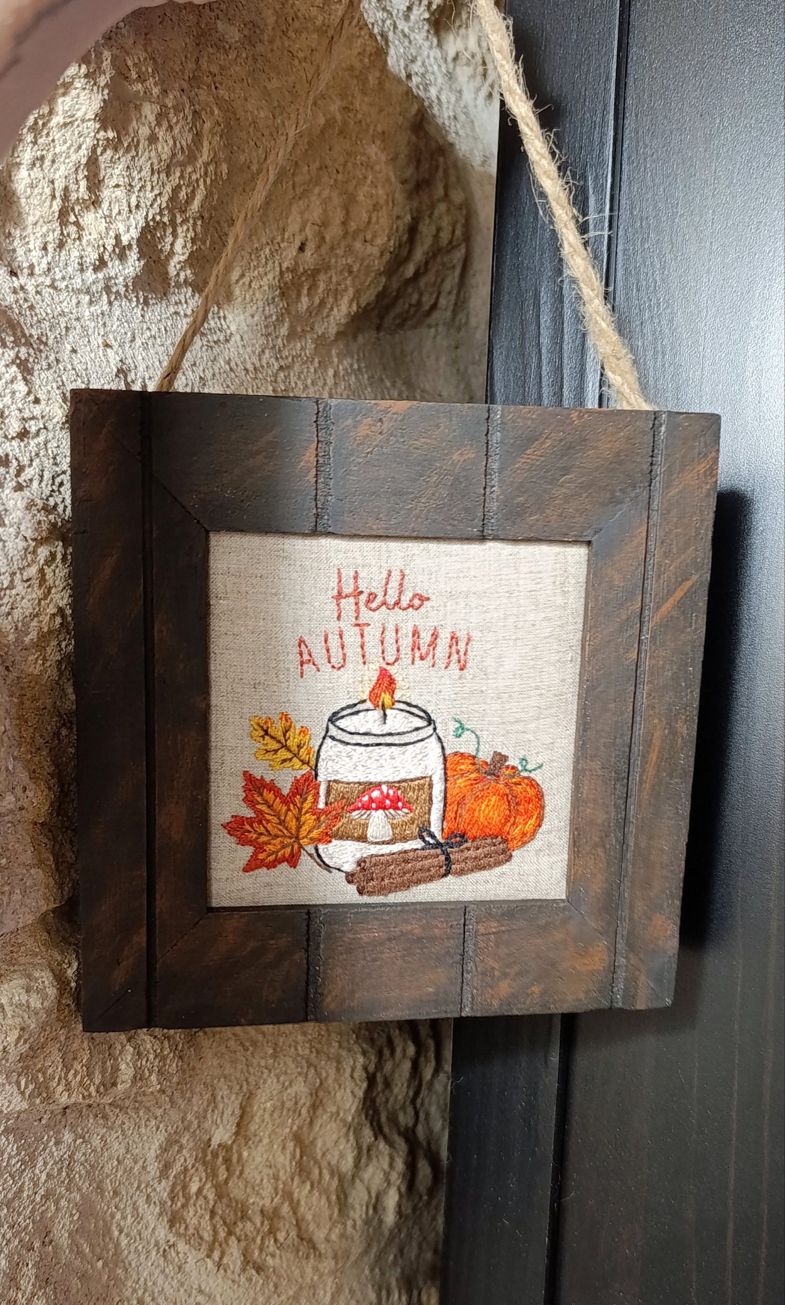 Décoration murale automnale - Broderie Hello automne