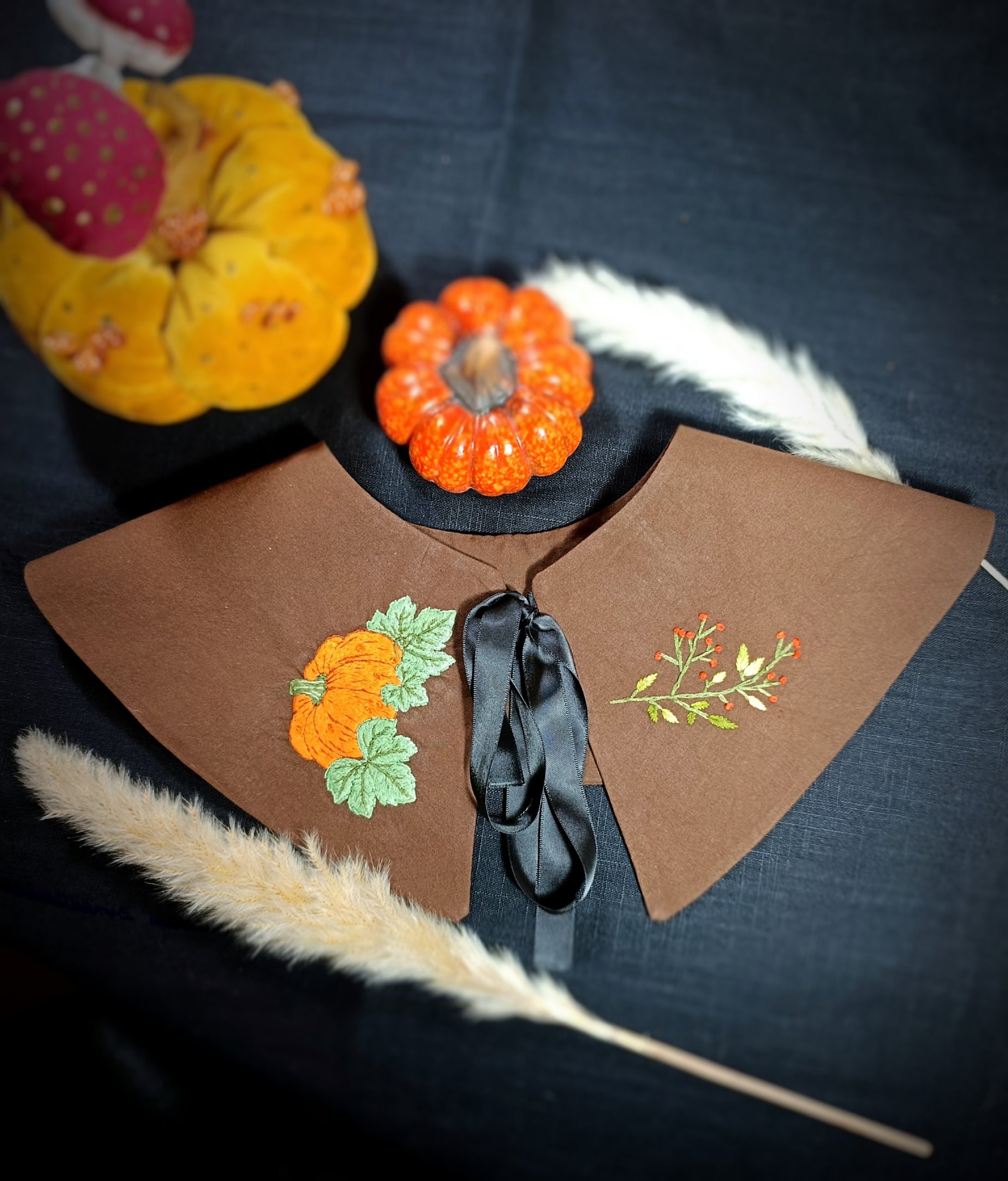 Col brodé main - Broderie La citrouille d'automne