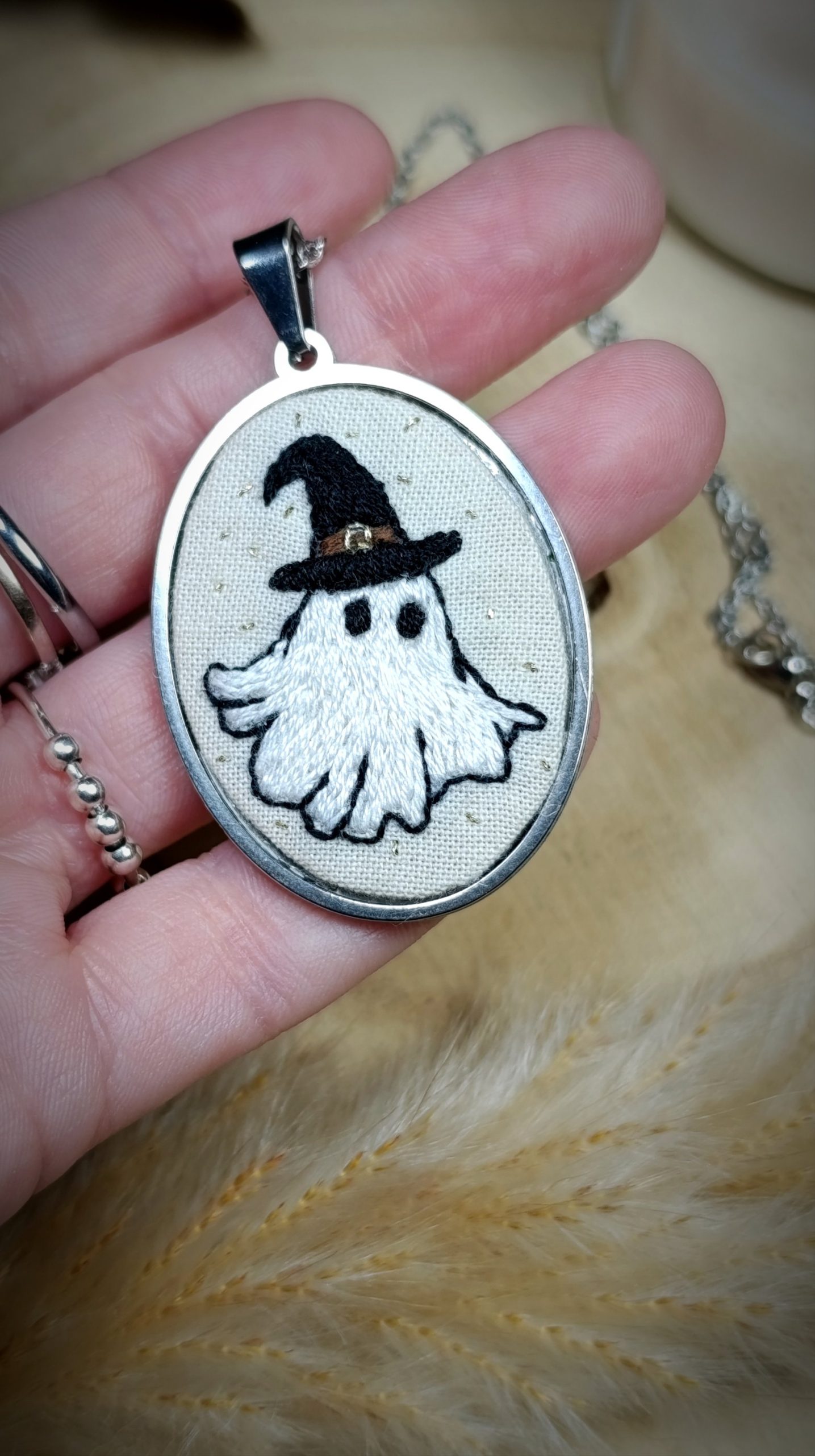 Collier Brodé Petit Fantôme Sorcier Mignon - Bijou Halloween